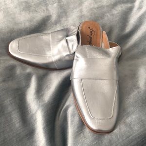 Free People Silver Leather mules sz 41 NWOB